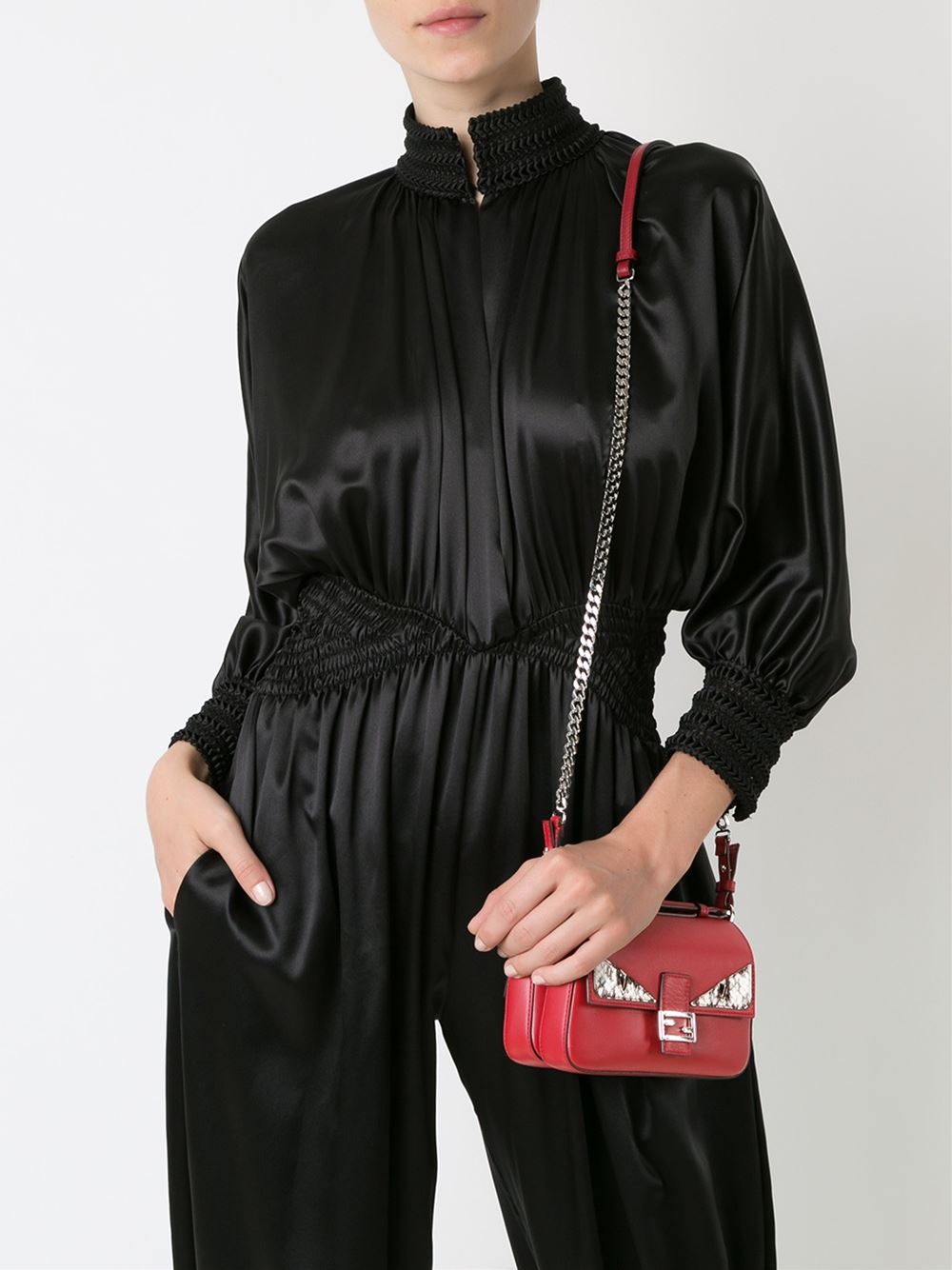 Un rétro pour le sac fendi spy noir Rose cantonm.fr